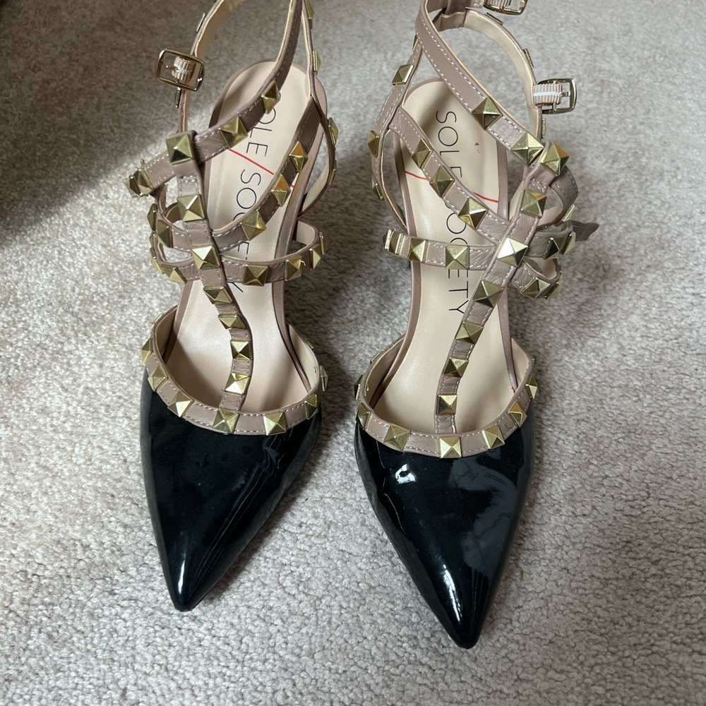 Valentino Like Ladies Gold And Black Pumps. Gem
